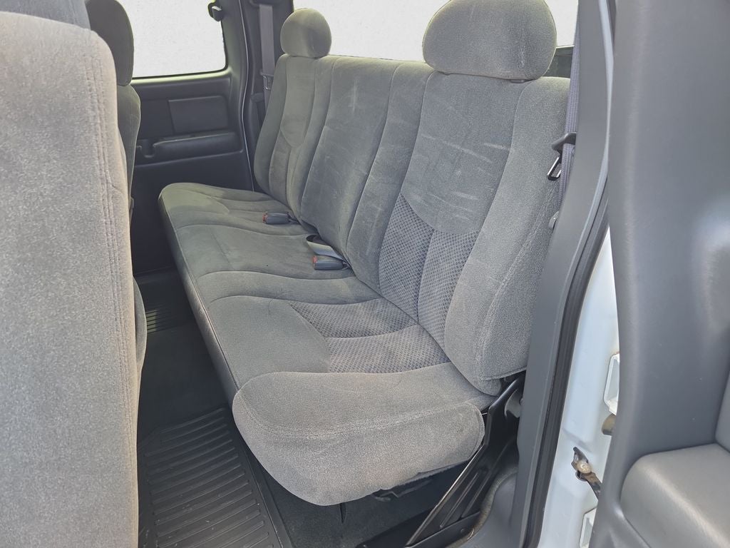 2004 Chevrolet Silverado LS