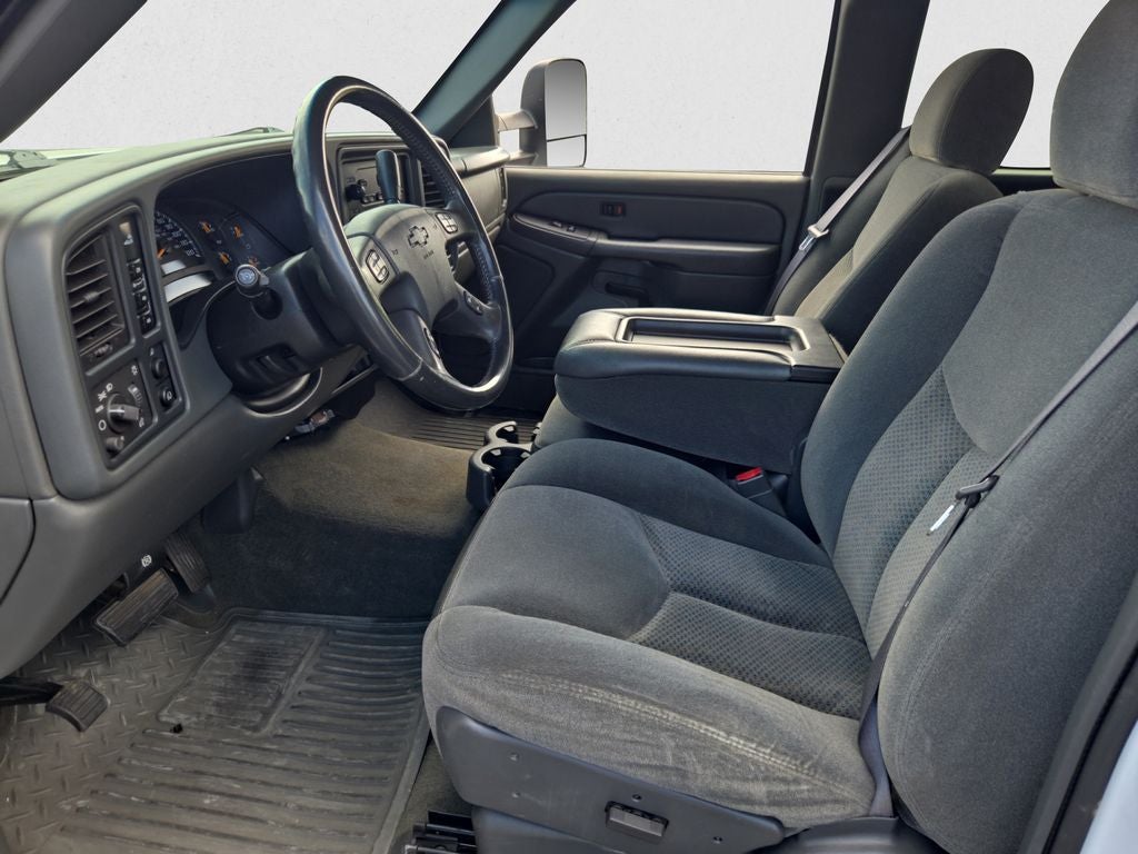 2004 Chevrolet Silverado LS