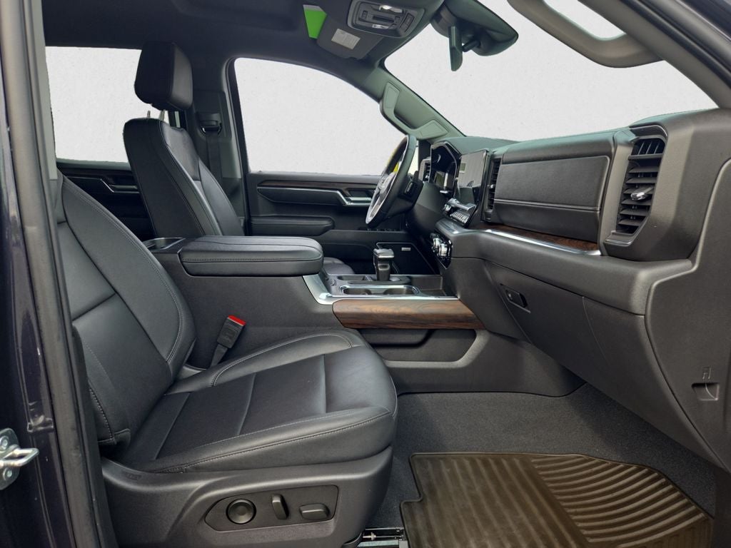 2025 GMC Sierra SLT